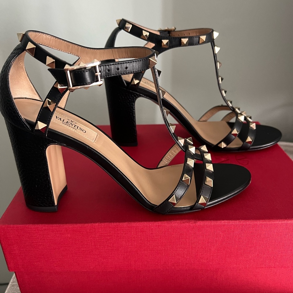 VALENTINO ROCKSTUD ANKLE STRAP SANDAL 90 MM